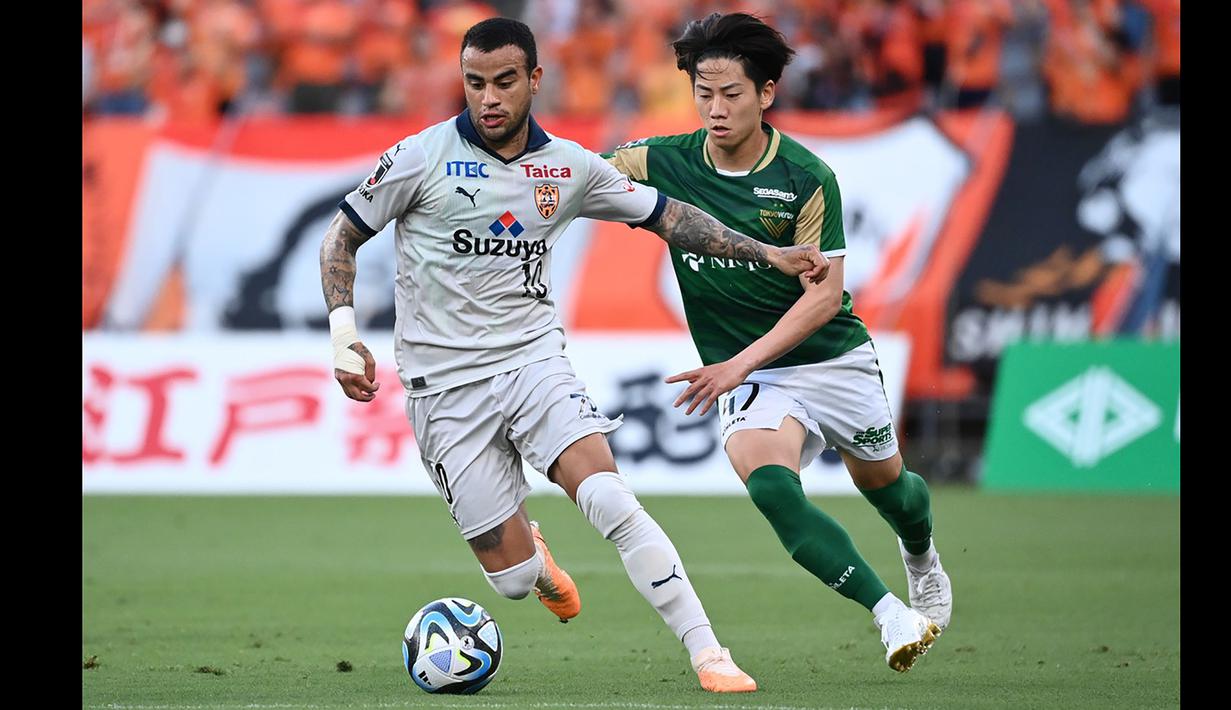 Jika Tokyo Verdy mengandalkan lini pertahanan mereka, Shimizu S-Pulse adalah tim yang berorientasi menyerang, total mereka mencetak 78 gol sepanjang musim, terbanyak kedua di J2 League dan hanya kalah dari sang juara Machida Zelvia (79 gol). (J.LEAGUE)