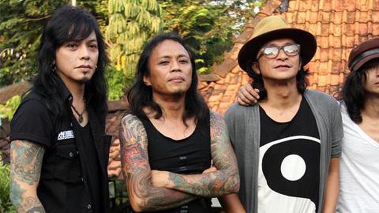 Nuansa sirkus dan karnaval di konser Rif