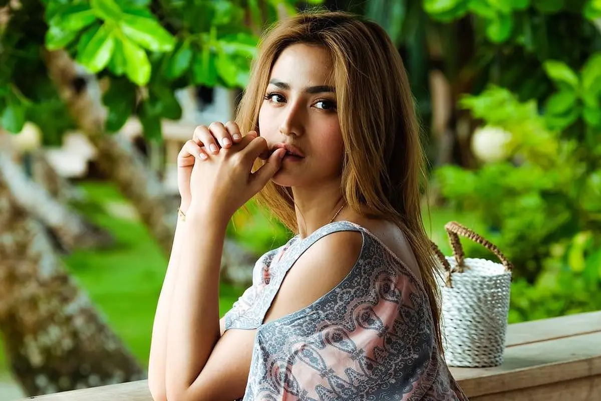 [Bintang] Bagai Putri Duyung, Cantiknya Jessica Iskandar dengan Makeup yang Eksotis
