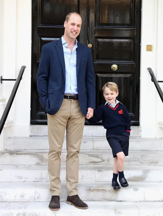 Keceriaan yang dialami Princess Charlote ini belum lama juga terlihat pada Prince George yang di hari pertama sekolahnya ditemani oleh ayahnya, Pangeran William. (Instagram/kensingtonroyal)