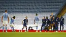 Gelandang Manchester City, Ilkay Gundogan, mencetak gol melalui tendangan bebas ke gawang FC Porto pada laga Liga Champions di Stadion  Etihad, Kamis (22/10/2020). City menang dengan skor 3-1. (Phil Noble/Pool via AP)