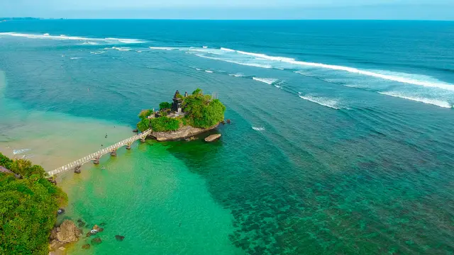 Ilustrasi Pantai Balekambang Malang