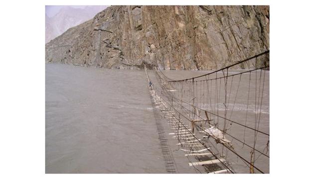 Jembatan Hanging Hussaini