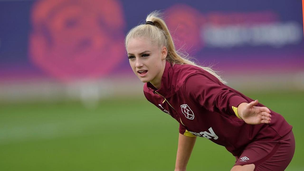 Aksi Alisha Lehmann di Lapangan