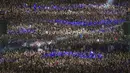 Ribuan suporter Prancis merayakan kemenangan timnya atas Jerman pada semifinal piala Eropa 2016 di Areal fan zone Champ de Mars, Paris, (7/7/2016). (AFP/Geoffroy Van Der Hasselt)