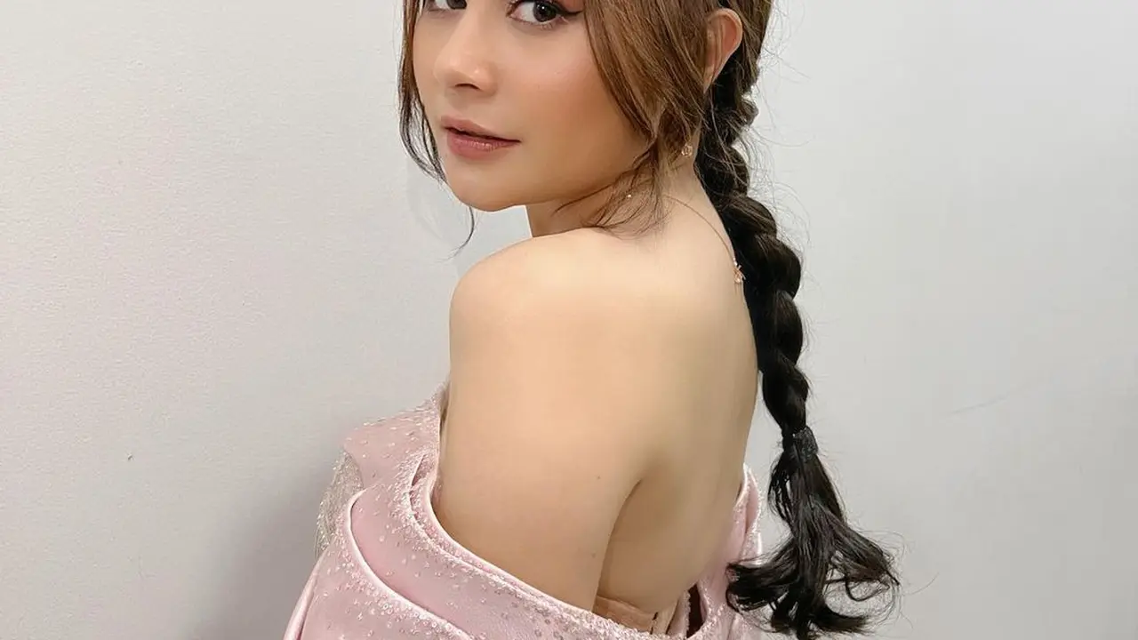 6 Inspirasi Gaya Rambut Ponytail Prilly Latuconsina yang Anti Membosankan