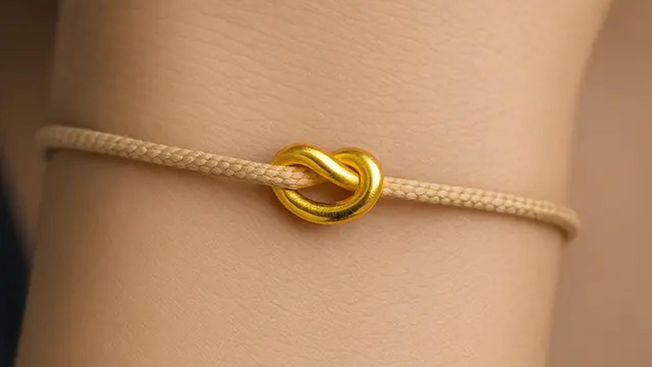 7 Tren Gelang Emas Tali 24 Karat Desain Minimalis yang Lagi Hits 2025
