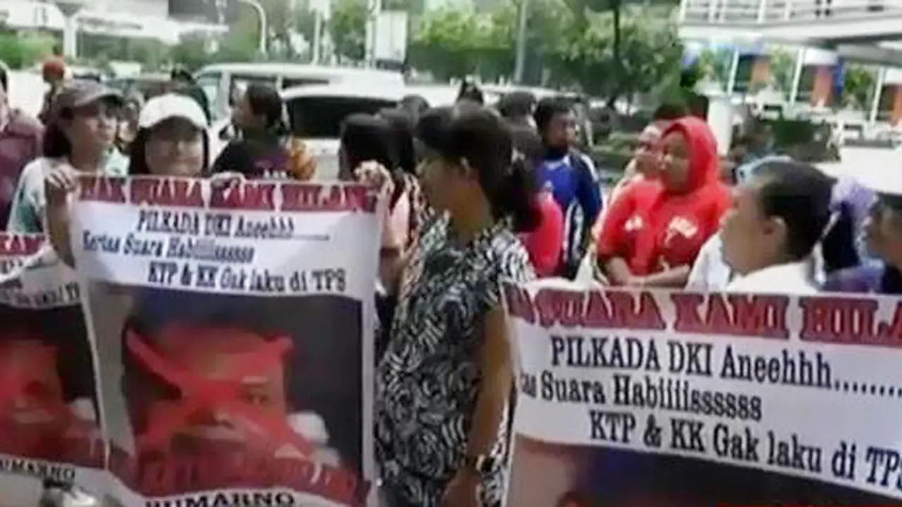 Aksi Protes Warga Tuntut Ketua KPUD DKI Mundur 