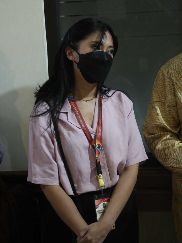 Tyna Kanna menghadiri sidang gugatan cerai perdananya terhadap Kenang Mirdad (Kapanlagi/ Bayu Herdianto)