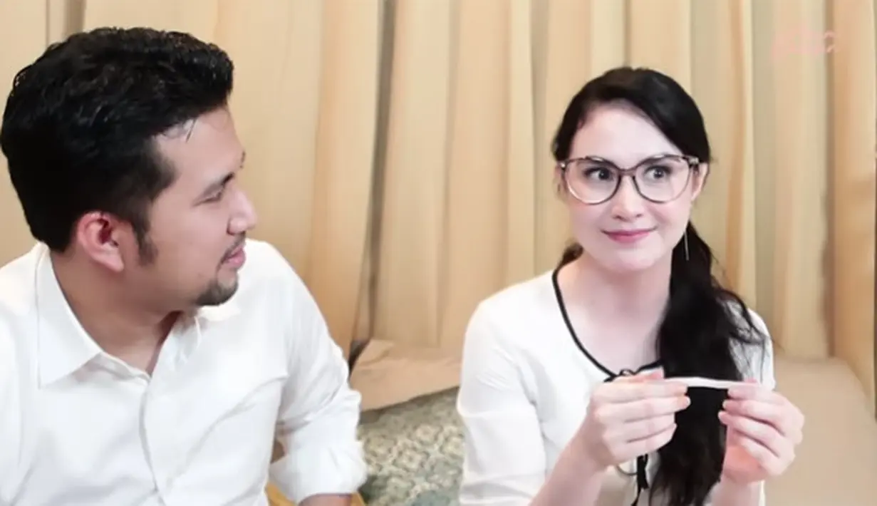 Arumi Bachsin dan Emil Dardak (Youtube/Arumi Bachsin)