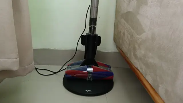 Sat Set Beberes Rumah Jelang Tahun Baru dengan Vacuum Cleaner yang Jago Bermanuver (hold)