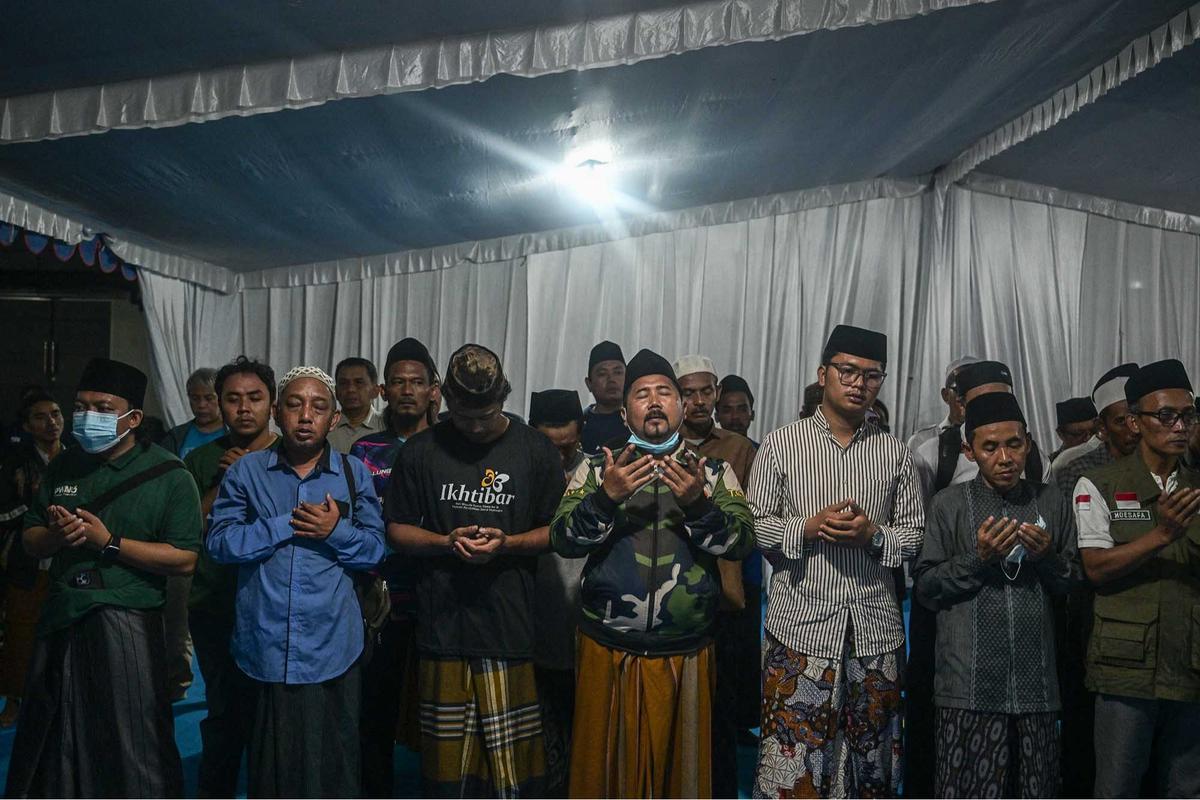 FOTO: 45 Kantong Jenazah Korban Ambruknya Musala Ponpes Al Khoziny Diterima RS Bhayangkara, Proses Identifikasi Terus Berlanjut