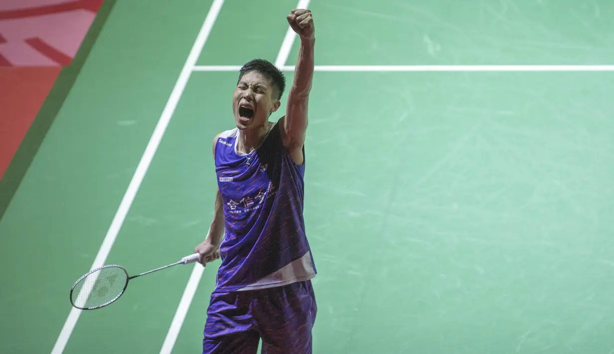 Ekspresi Chou Tien Chen usai mengalahkan Anders Antonsen di final tunggal putera Indonesia Open 2019 melalui pertarungan ketat 3 gim dengan skor 21-18 24-26 21-15 di Istora Senayan, Jakarta, Minggu (21/7/2019). (Bola.com/Peksi Cahyo)