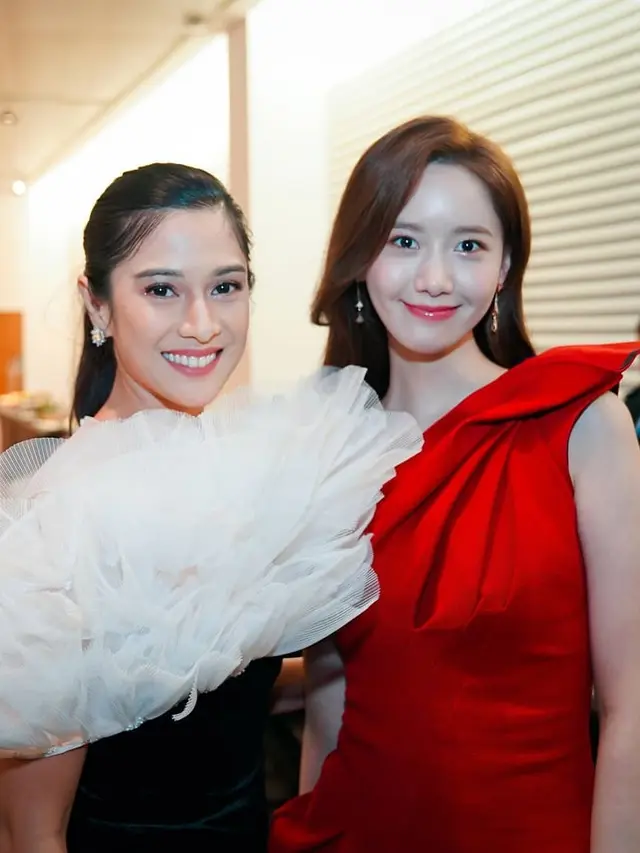 Potret Dian Sastrowardoyo Bareng Yoona SNSD (sumber: instagram/therealdisastr)