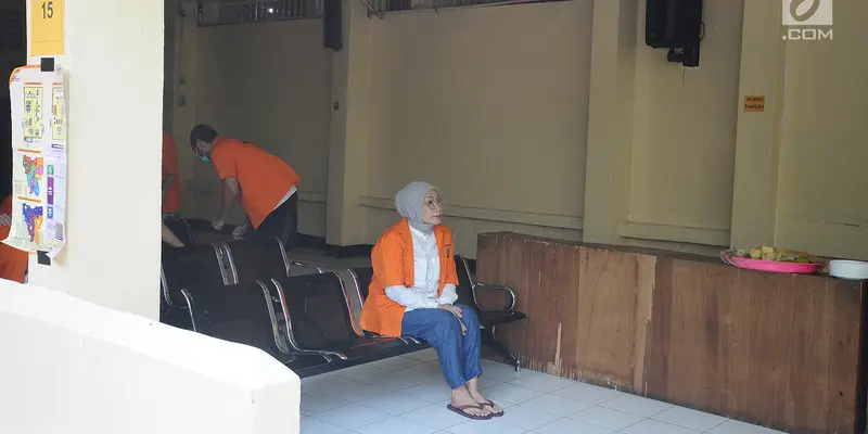 Kenakan Baju Tahanan, Ratna Sarumpaet Coblos di Rutan Polda Metro Jaya