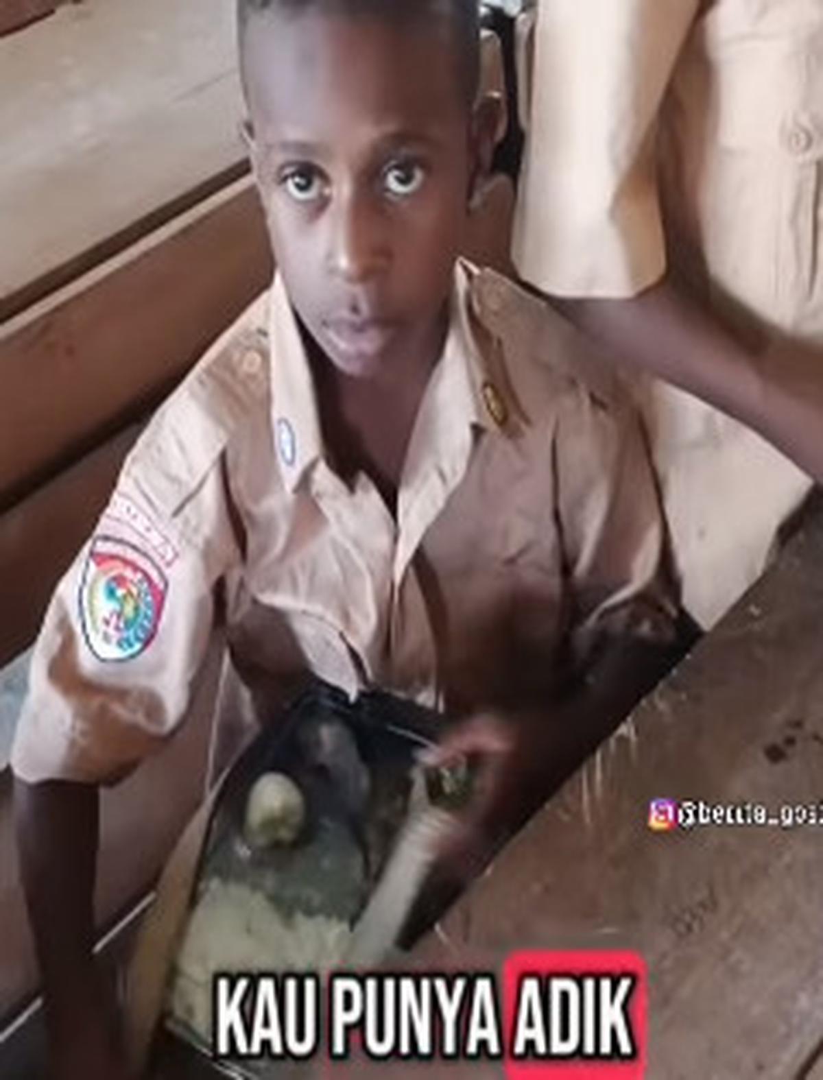 Pilunya Ucapan Bocah SD saat Santap Makan Bergizi Gratis di Papua