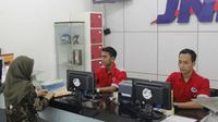 Pelayanan jasa ekspedisi JNE Cirebon tetap buka saat mudik dan lebaran. Foto (Liputan6.com / Istimewa)