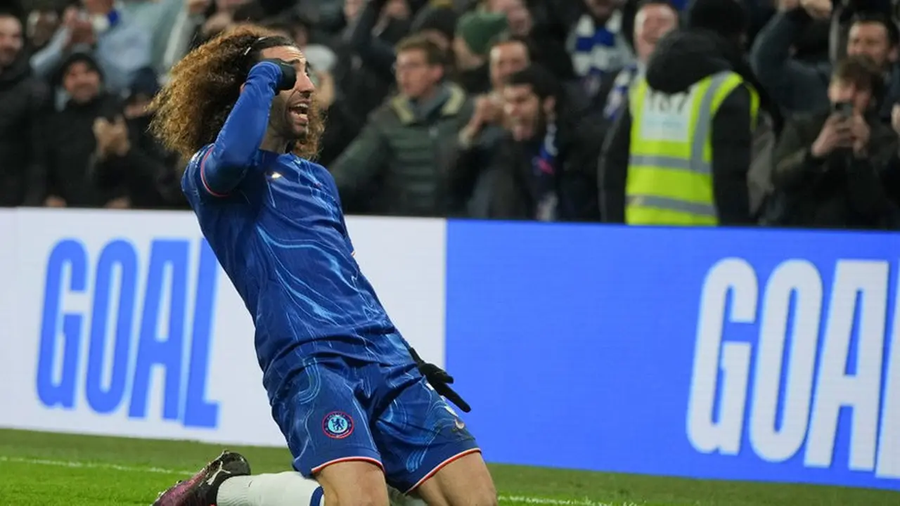 Selebrasi Marc Cucurella dalam laga Premier League antara Chelsea vs Wolverhampton, Selasa (21/1/2025). (c) AP Photo/Kin Cheung