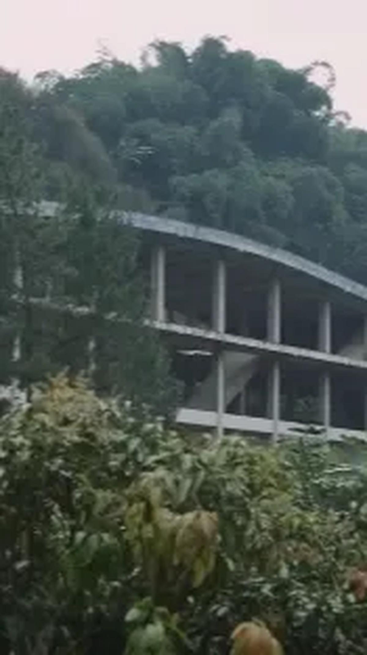 Area pusat Kampung Gajah kini sudah berubah. Kesan kumuh, gelap dan tak terawat pun sangat terlihat.