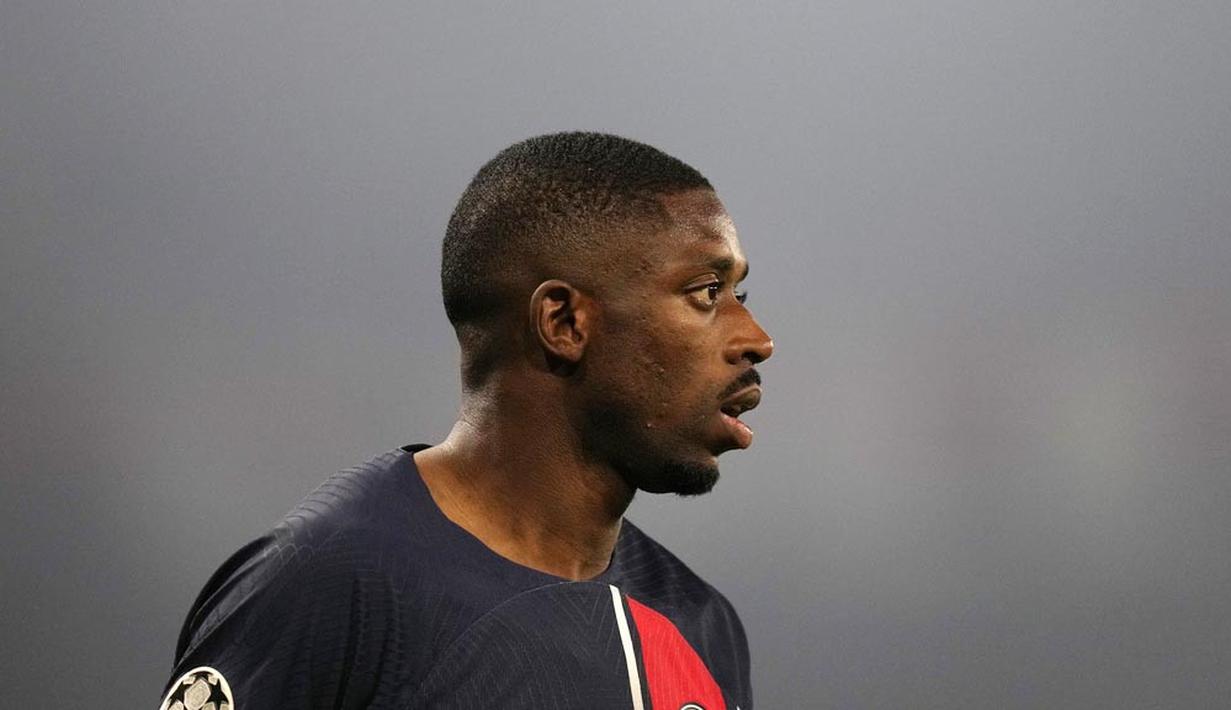 Ousmane Dembele mudik ke Prancis dan bergabung dengan PSG dengan biaya transfer 50 juta euro. Mantan pemain Barcelona itu sudah memainkan 12 pertandingan di semua kompetisi bersama PSG. Namun, Dembele baru bisa menyumbang dua assist buat tim barunya. (AP Photo/Thibault Camus)