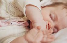 Mitos Anak Tidur Mata Setengah Terbuka, Dapat Gangguan Ghaib?