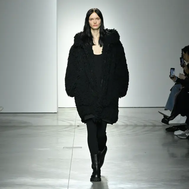 Tren Busana Layering dari Budaya Jepang Dibawakan Onitsuka Tiger di Milan Fashion Week