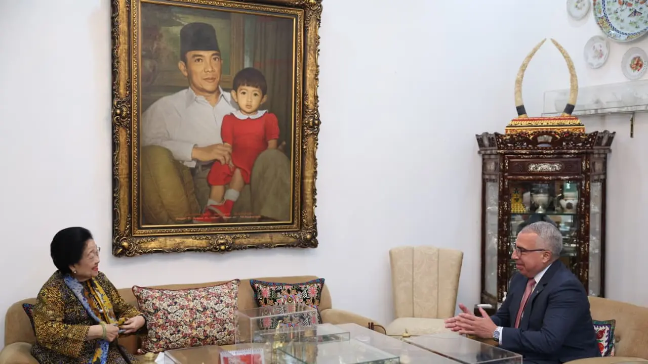 Presiden Ke-5 RI yang juga Ketua Umum DPP PDI Perjuangan Megawati Soekarnoputri saat bertemu Duta Besar Maroko untuk Indonesia Redouane Houssaini. (Dok. Istimewa)