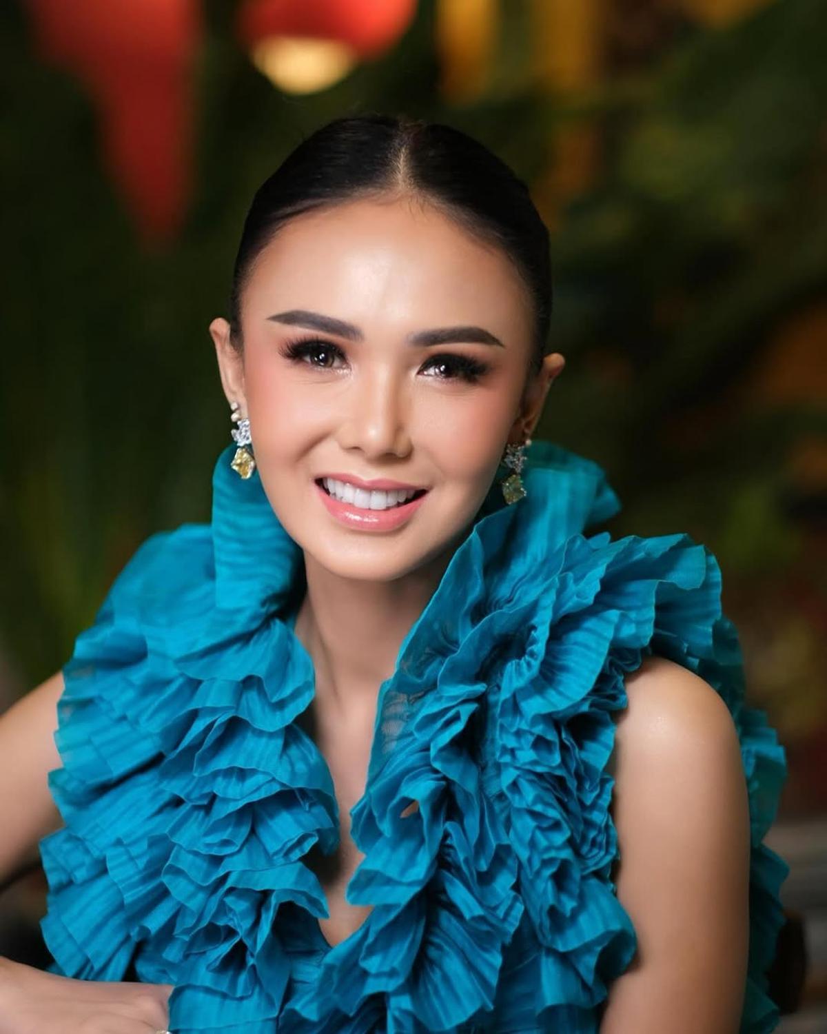 5 Potret Cantik Yuni Shara Tetap Awet Muda di Usia 52 Tahun