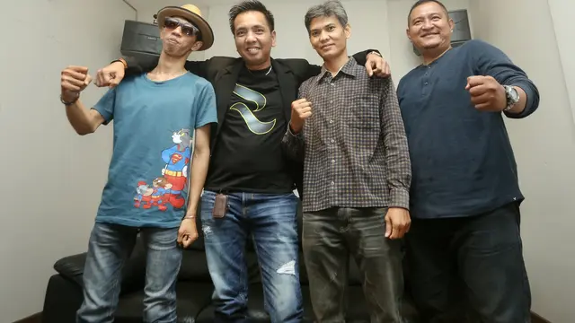 Ref-Q Band (Istimewa)