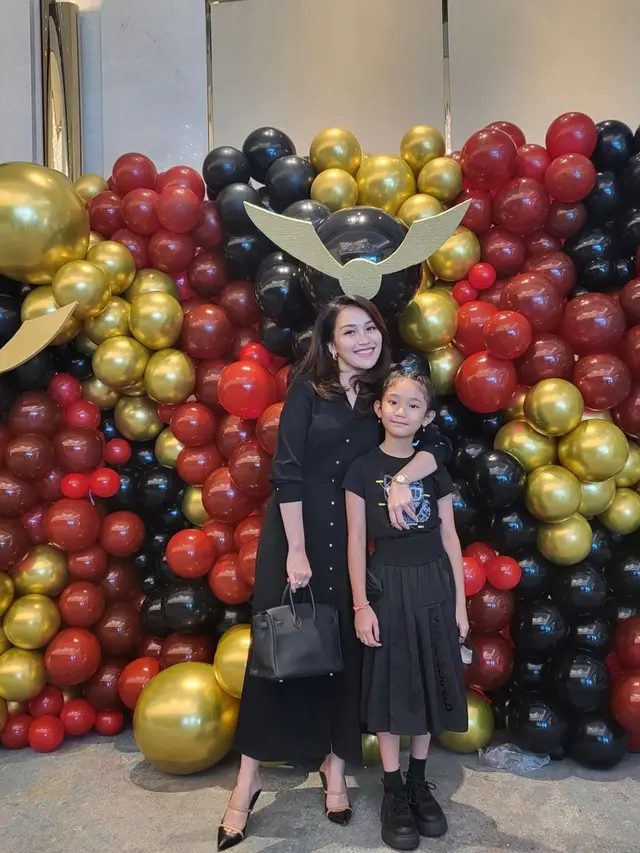 Ayu Ting Ting dan Bilqis di acara ulang tahun anak Krisdayanti. (Foto: Instagram/ayutingting92)