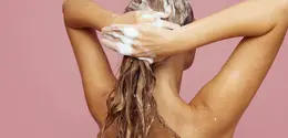 Penggunaan hair mask secara rutin dapat membantu meningkatkan kelembapan rambut (Sumber: Pexels.com)