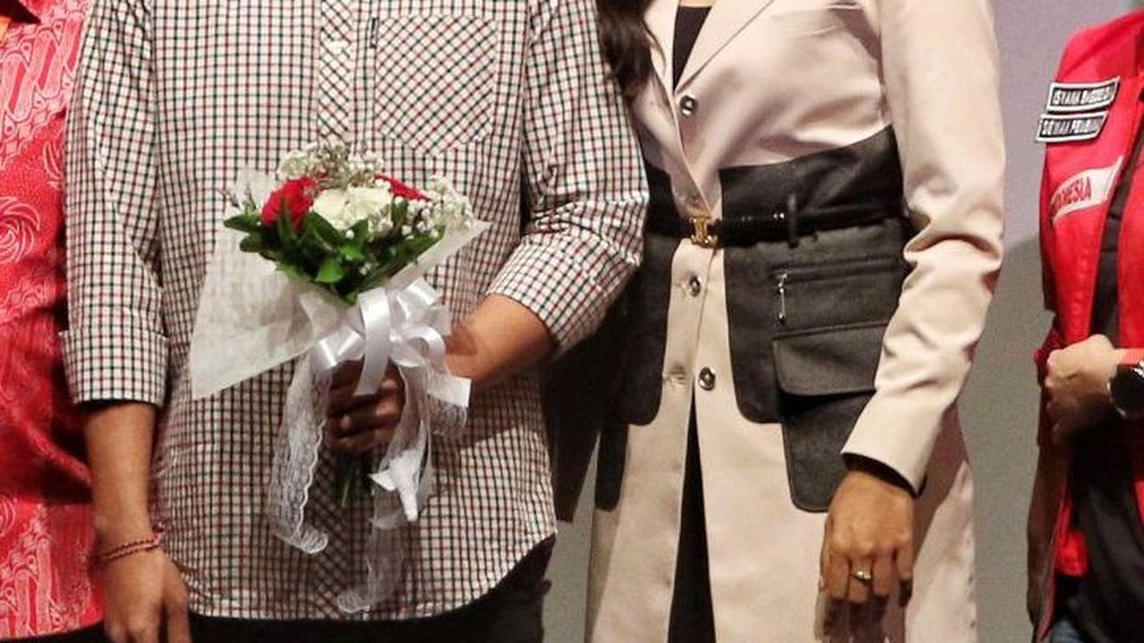 Kaesang Pangarep juga terlihat didampingi sang istri Erina Gudono usai resmi jadi Ketua Umum PSI.