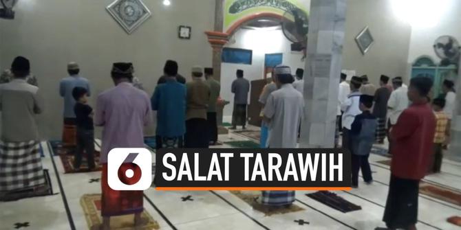 VIDEO: Praktik Salat Tarawih dengan Jaga Jarak di Lampung