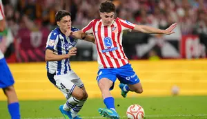 Atletico Madrid menelan kekalahan 3-4 dari Real Sociedad lewat adu penalti pada laga final Copa del Rey musim ini di Estadio La Cartuja, Sevilla, Minggu (19/04/2026) dini hari WIB. Penentuan pemenang dilakukan lewat babak tos-tosan karena kedua tim bermain imbang 2-2 selama 120 menit. (AP Photo/Jose Breton)