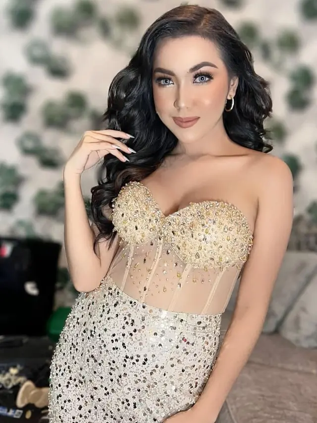 Dita Johard (https://www.instagram.com/p/CetwjxwBkSF/)