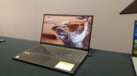 Laptop Asus Vivobook Go 14 yang baru saja meluncur di pasar Indonesia. (Liputan6.com/M. Labib Fairuz Ibad)