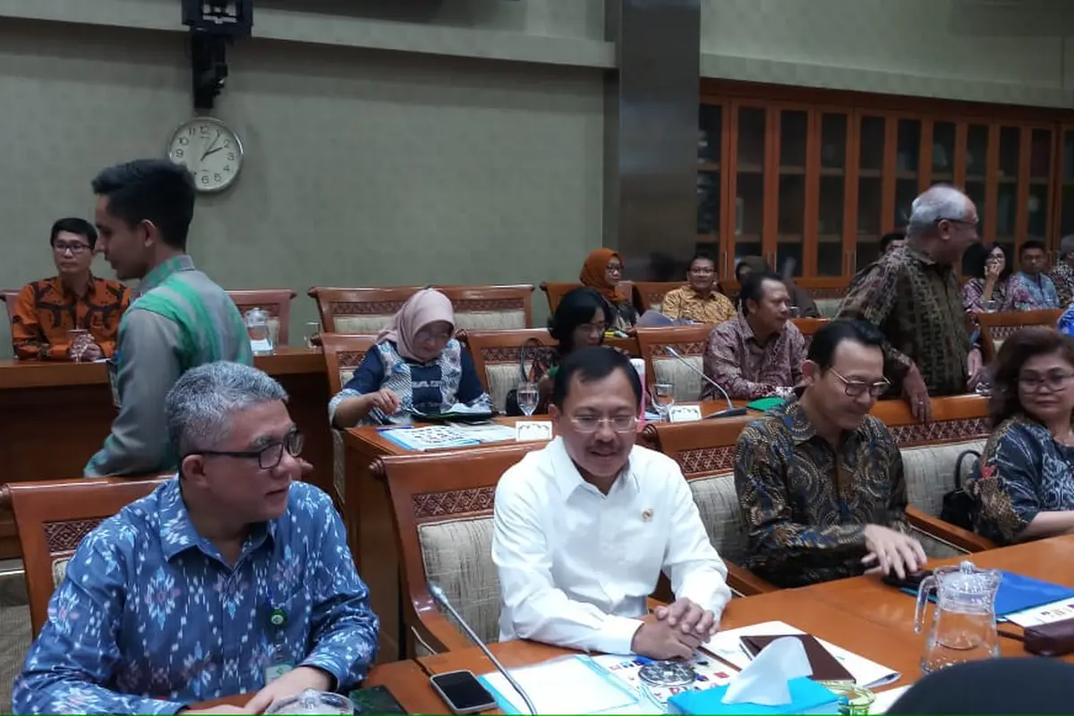 Menkes Terawan bertemu dengan Komisi IX DPR RI didampingi Sekjen Kemenkes Oscar Primadi serta Dirut BPJS Kesehatan Fachmi Idris,  Kepala BPOM Penny K. Lukito, Kepala BKKBN Hasto Wardoyo. (Foto: Fitri Haryanti/Liputan6.com)