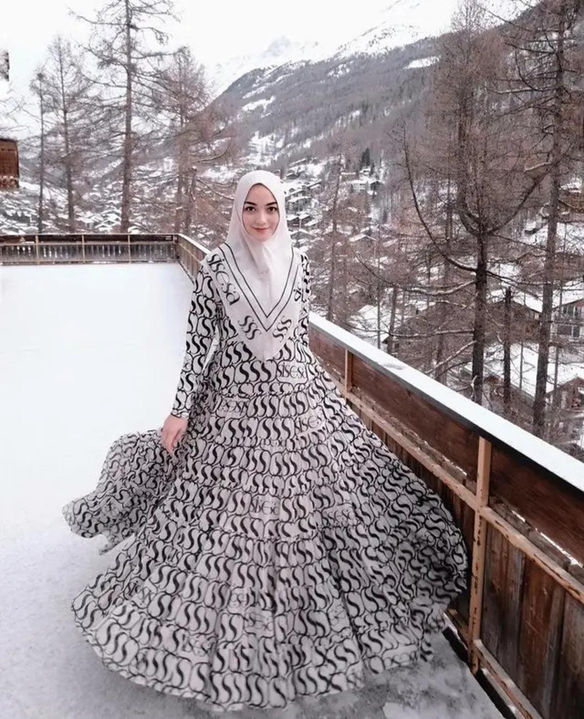 5 Tren Hijab 2025 yang Lagi Hits, Bikin Kamu Makin Stylish!