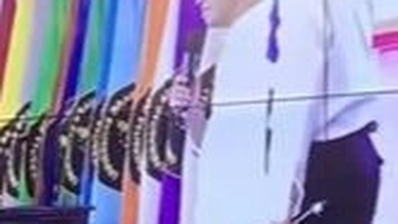 "Saya lihat kamu luar biasa sekali. Punya sikap yang berani dan gentle. Dan ciri seorang pengusaha itu ada pada kamu. Mau engga kamu kontrak sama saya?" kata Bahlil dalam video.