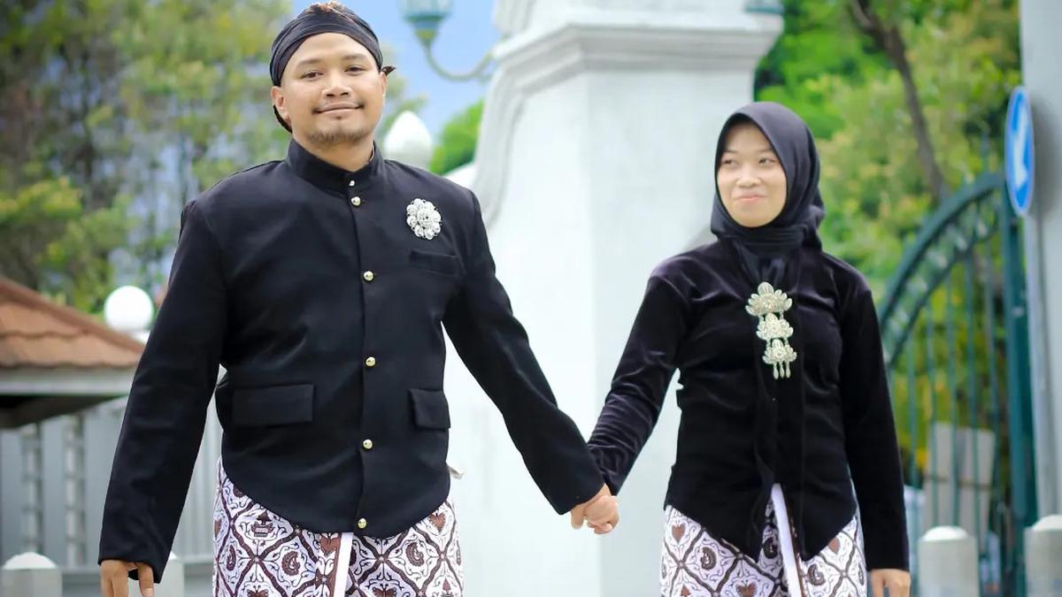 Rawat Tradisi Busana Jawa, Koperasi Pokoke Blangkon Malioboro Sukses 'Sulap' Wisatawan Jadi Bangsawan Jogja