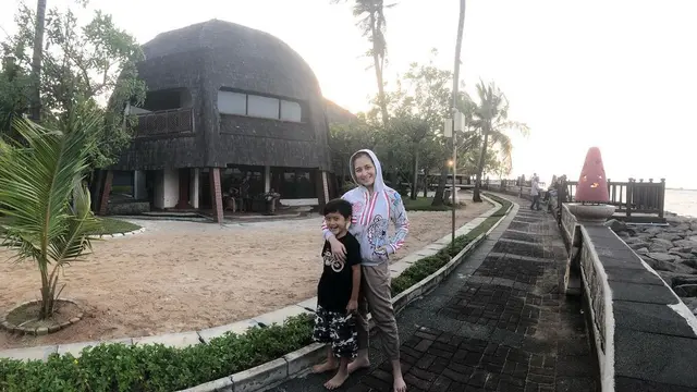 6 Potret Kesederhanaan Dine Mutiara Istri Sahrul Gunawan, Menjabat CEO Rumah Sakit