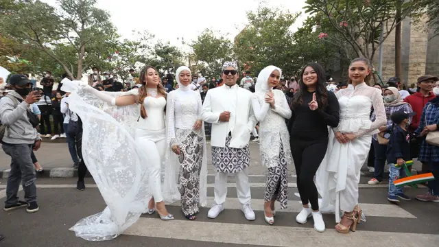 Gaun pengantin dan kebaya pernikahan rancangan desainer Paula Meliana dipamerkan di Citayem Fashion Week (ist)