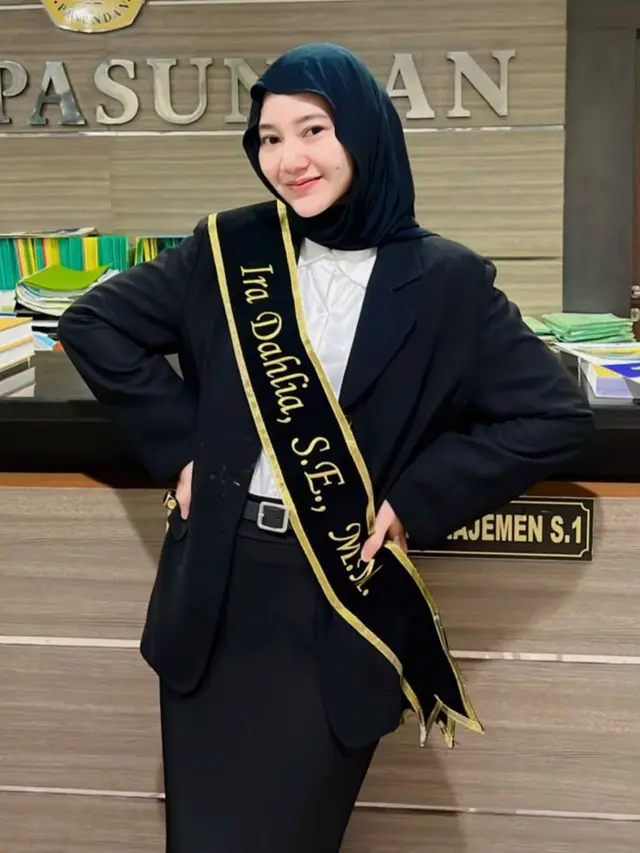 6 Potret Ira Dahlia Kakak Ipar Lesti Kejora Sidang Thesis,