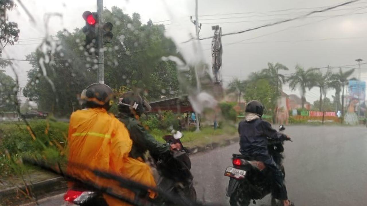 Terungkap! Ini Dia 3 Faktor Utama Pemicu Hujan Awet di NTB yang Bikin Cuaca Ekstrem