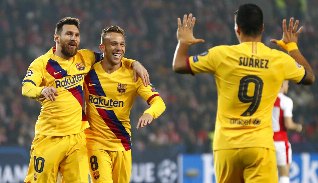 Striker Barcelona, Lionel Messi, melakukan selebrasi usai membobol gawang Slavia Praha pada laga Liga Champions 2019 di Stadion Sinobo, Rabu (23/10). Barcelona menang 2-1 atas Slavia Praha. (AP/Petr David Josek)