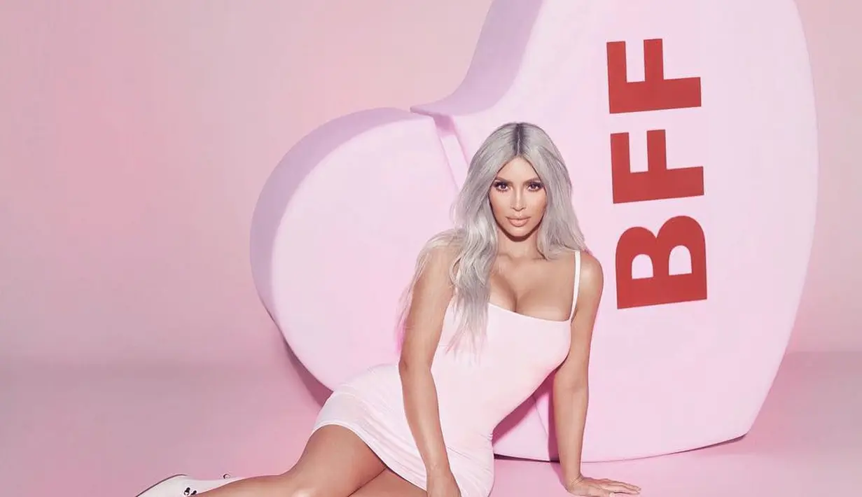 Seperti yang sudah diketahui, Kim memberikan parfumnya untuk teman, keluarga, dan mereka yang miliki masalah denganya. (instagram/kimkardashian)