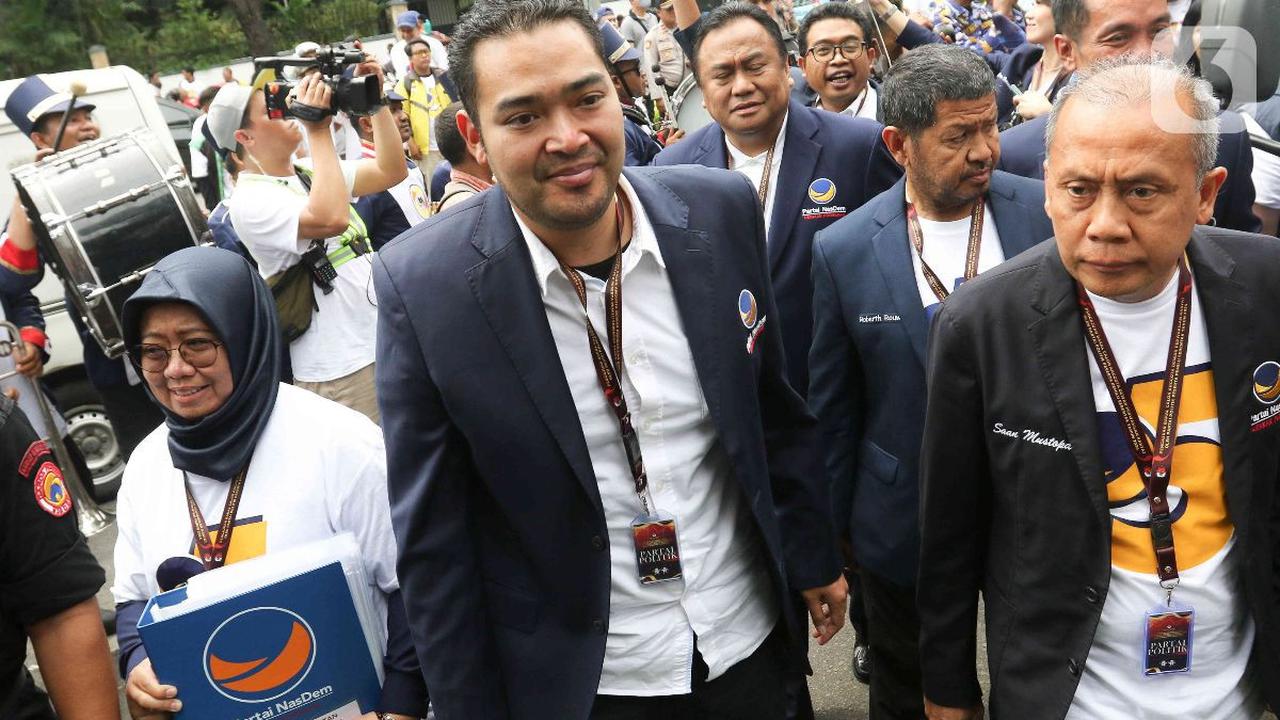 Susunan Menteri Kabinet Prabowo viral di media sosial. Sejumlah nama lama muncul dalam poster kandidat susunan kabinet yang beredar.<br>