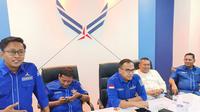 Sekretaris DPD Demokrat Sumut, Yudha Johansyah, didampingi Kepala Bakomstrada Sumut, Chairil Huda, dan pengurus DPD Demokrat Sumut