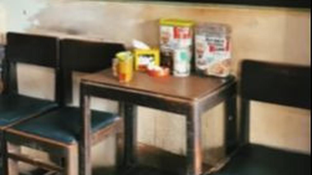 Minum Jamu di Toko Vintage