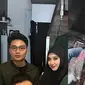 Tengku Anatya dan suami yang Jarang Tersorot, Romantis (Sumber: Instagram/osnapitzcha)